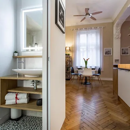 Amistik Old Town Апартаменты